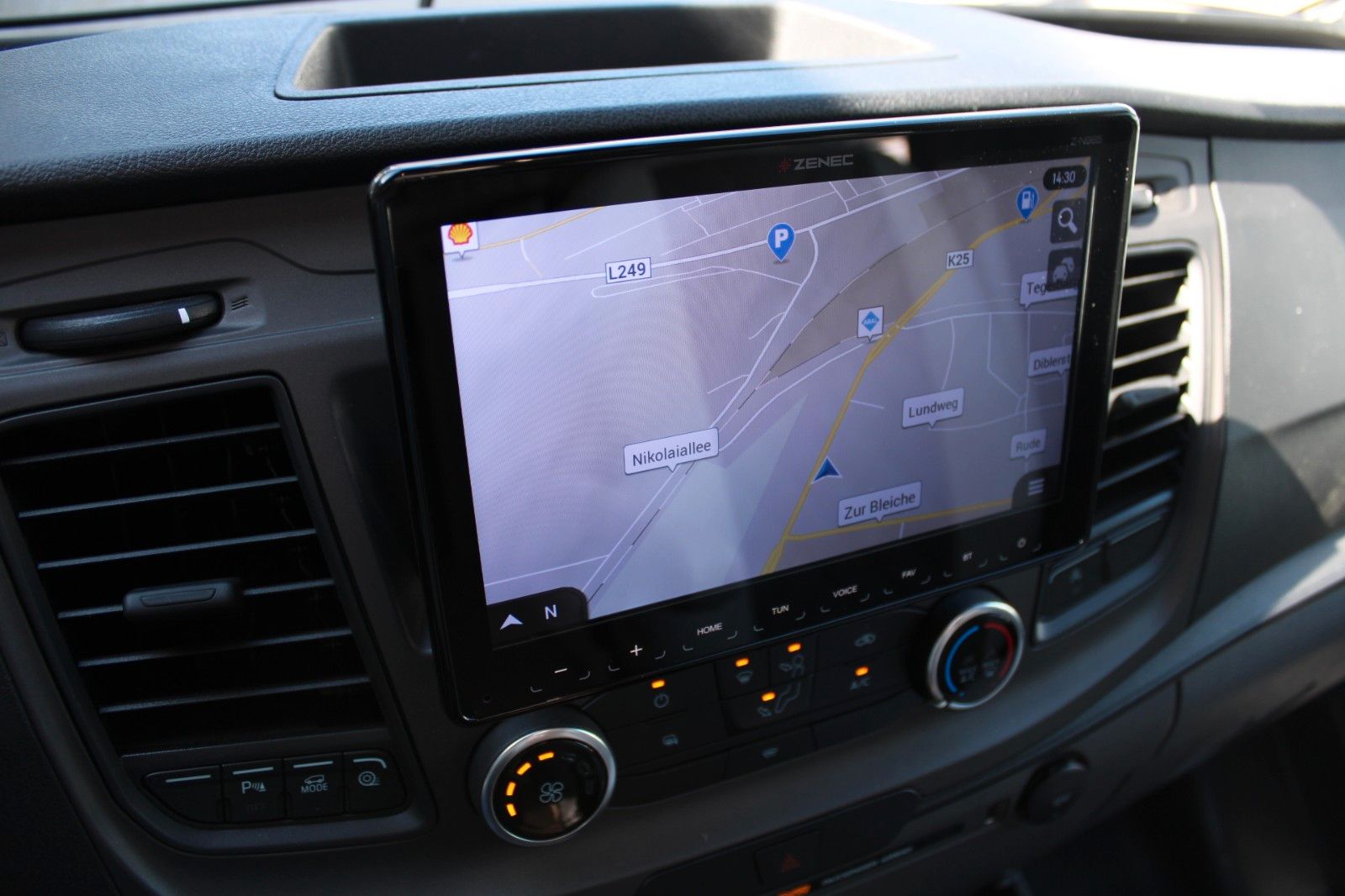 Fahrzeugabbildung Bürstner Ford SIGNEO Automatik + AHK SOFORT LIEFERBAR