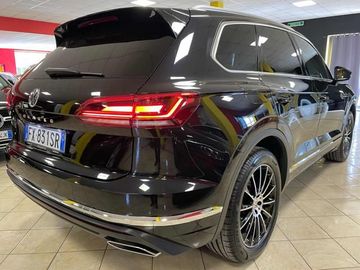 Volkswagen Touareg - 11