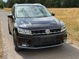 Volkswagen Tiguan Highline--4Motion--1.HAND--SCHECKHEFT VW- - Volkswagen Tiguan mit Diesel-Antrieb: Automatik