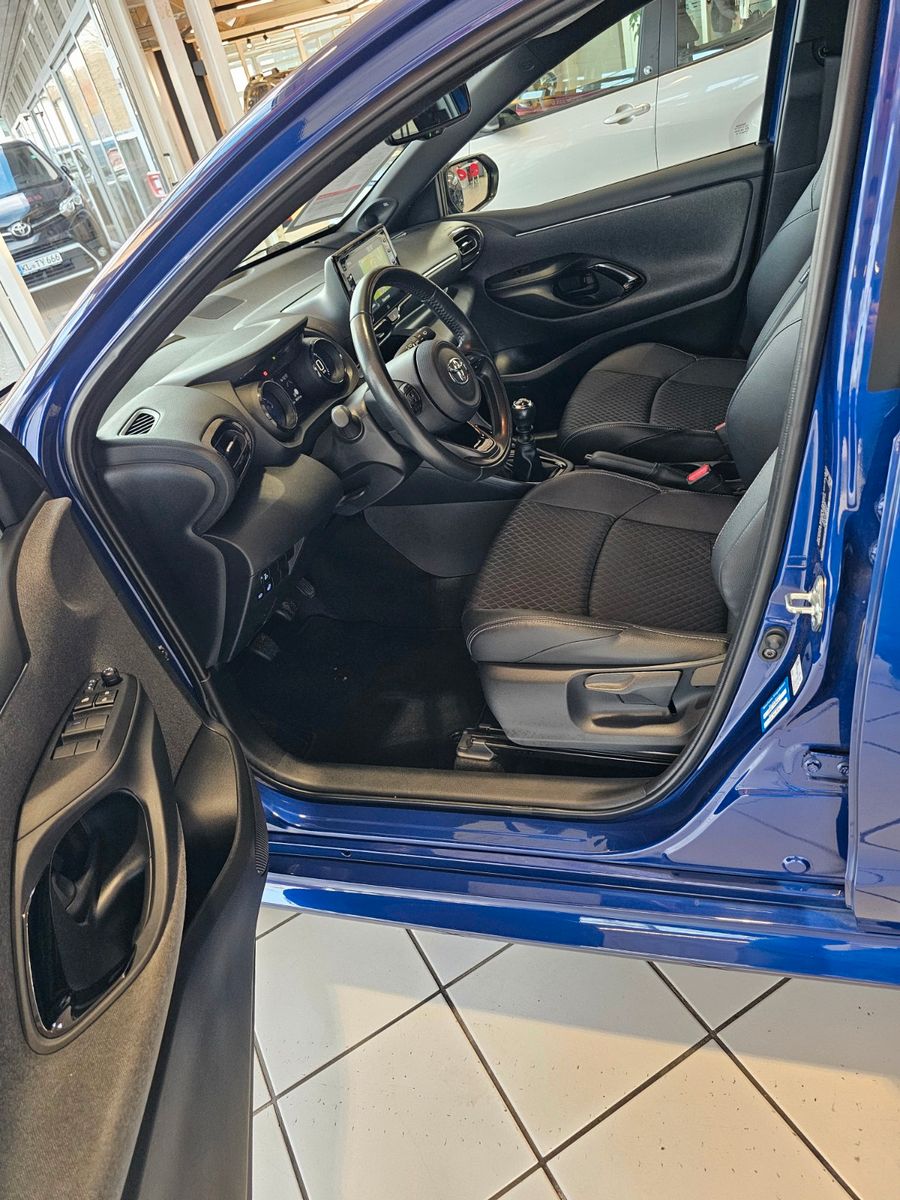 Fahrzeugabbildung Toyota Yaris Style 1,5 Schaltfahrzeug / Navi / Head-Up
