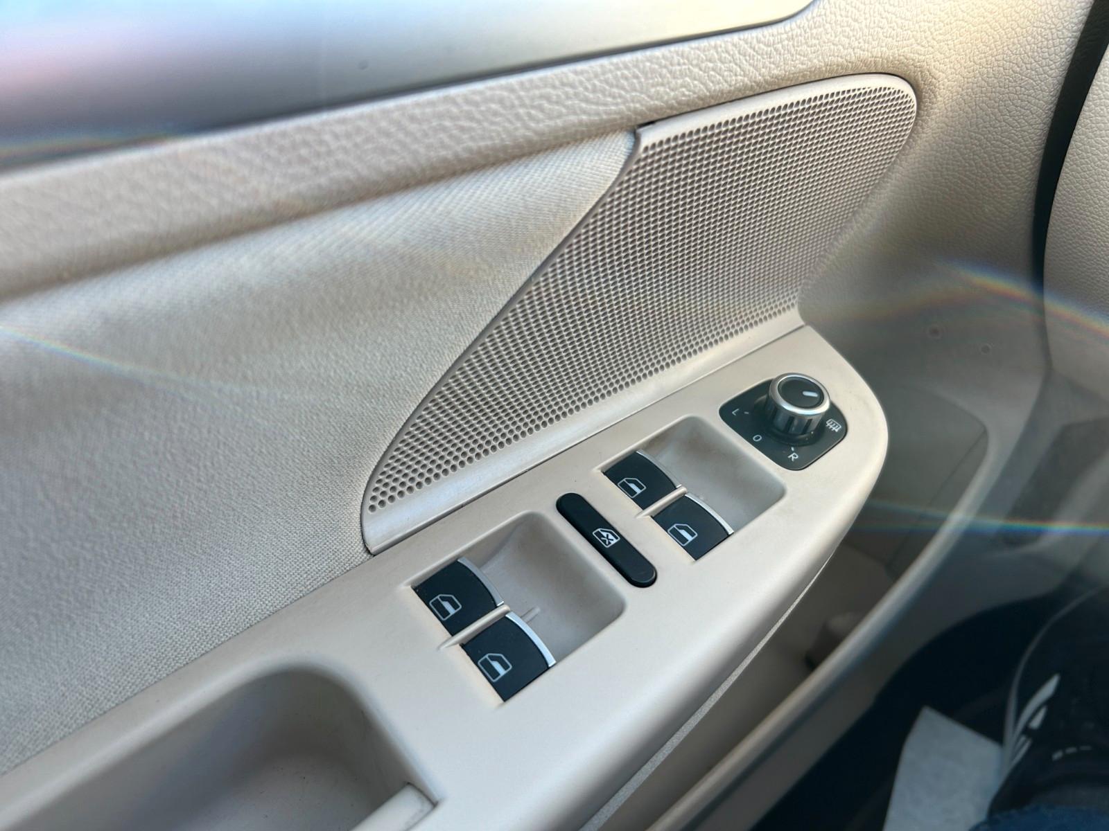 Volkswagen Golf 2011 — photo 25