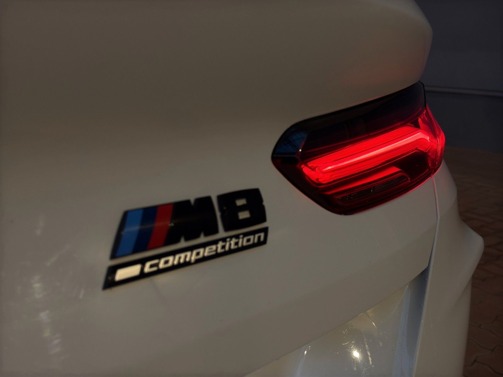 Fahrzeugabbildung BMW M8 Comp xDrive B&W/Keramik/SportAGA/Carbon/Laser