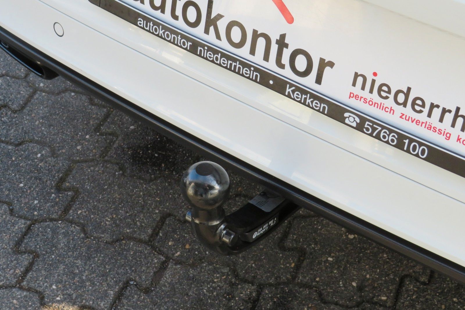 Fahrzeugabbildung Volkswagen T-Roc R-LINE AHK DCC ACC NAVI KAMERA 8-FACH 1.H