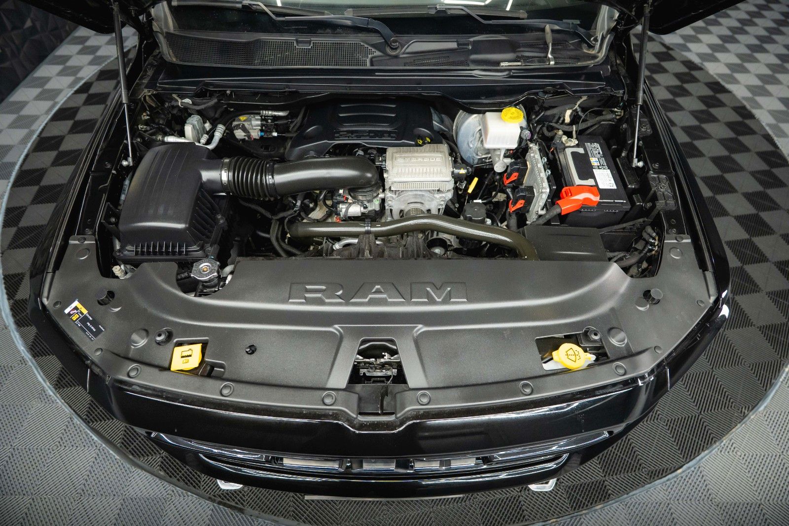 Fahrzeugabbildung Dodge RAM 5.7 V8 HEMI 4x4 LARAMIE Offroad Night LED