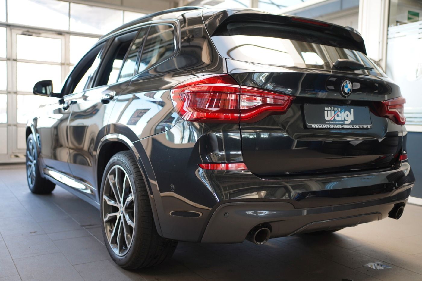 Fahrzeugabbildung BMW X3 20ix M Sport +AHK+ParkingAssis.+Live Cock.Plu