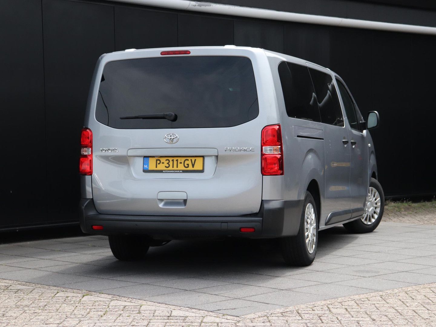 Toyota Proace Shuttle 1.5 D-4D Cool Long | 9 PERS. | CR imagem 3