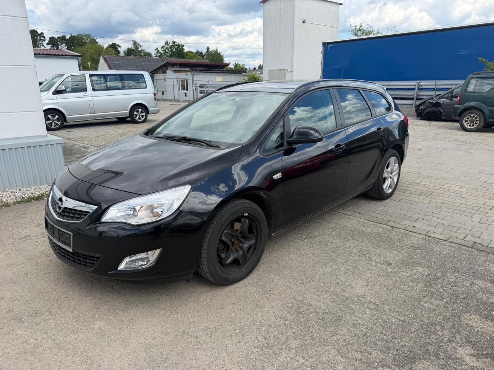 Opel Astra J Sports Tourer Design Edition Tüv Nov 27