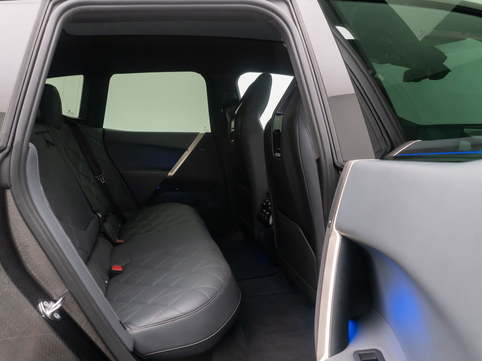 Fahrzeugabbildung BMW iX xD40 Sport 360&deg;SkyLounge DAB Laser H/K 22Zoll