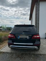 Mercedes-Benz ML 350 BlueTEC 4MATIC - - Mercedes-Benz ML 350: Schwarz, Leder