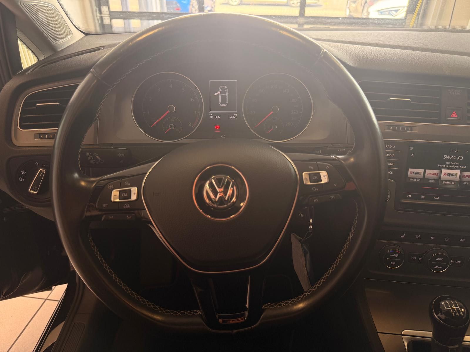 Fahrzeugabbildung Volkswagen Golf VII Lim. Lounge BMT / KLIMA / NAVI /