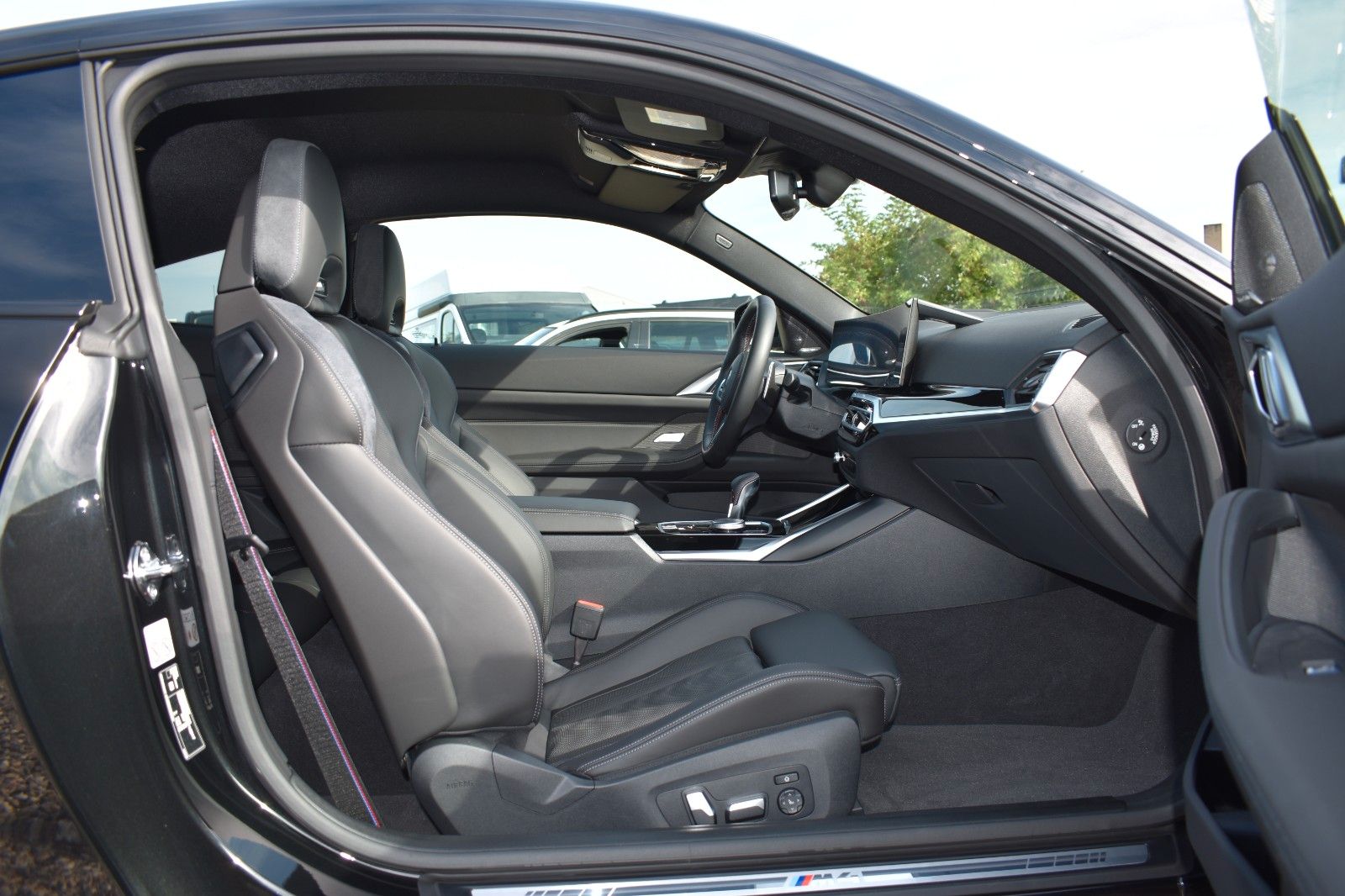 Fahrzeugabbildung BMW M4 Coupe xDrive Competition