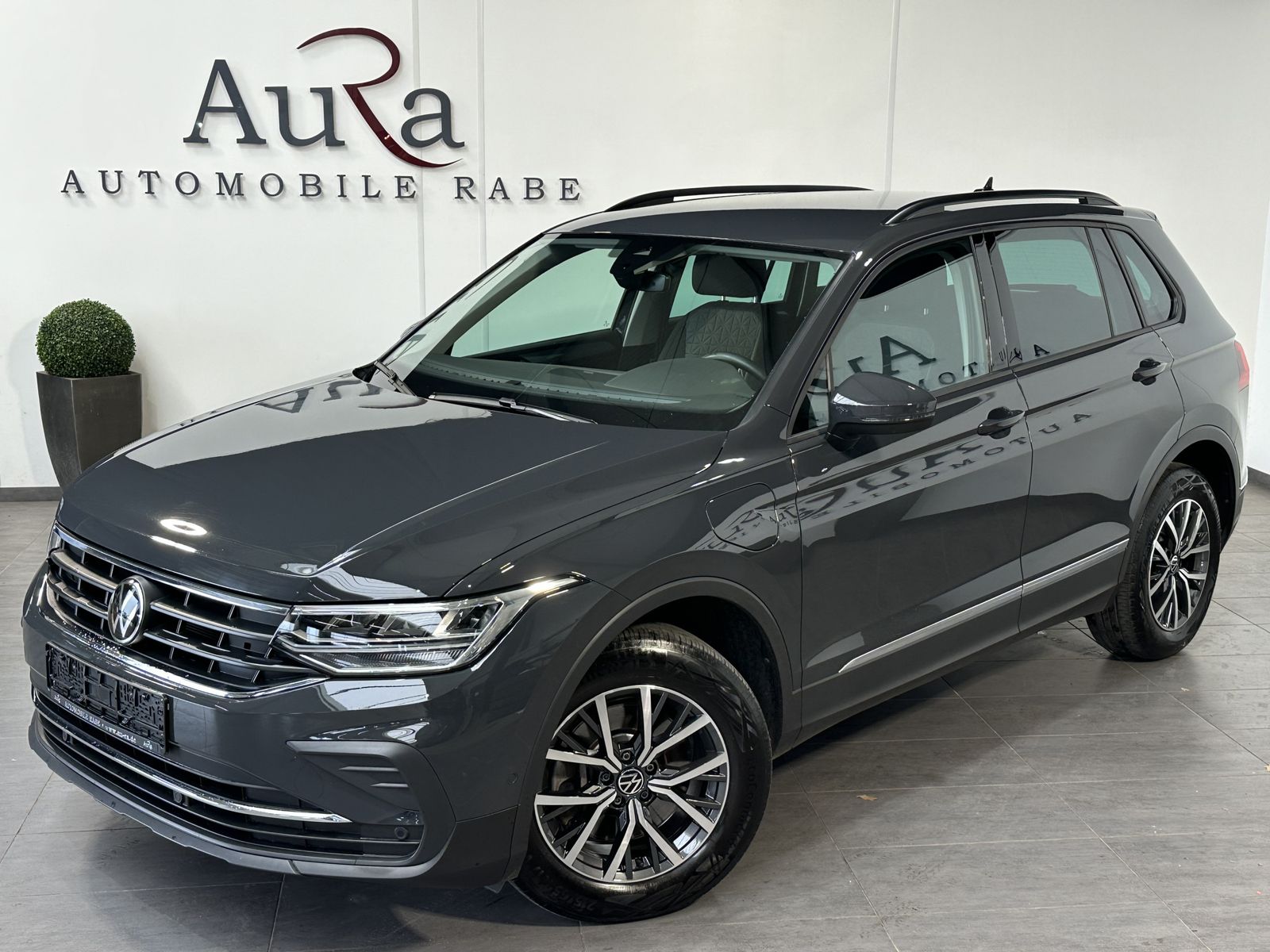 Fahrzeugabbildung Volkswagen Tiguan 1.4 eHybrid DSG Life NAV+LED+AHK+ACC+1HD