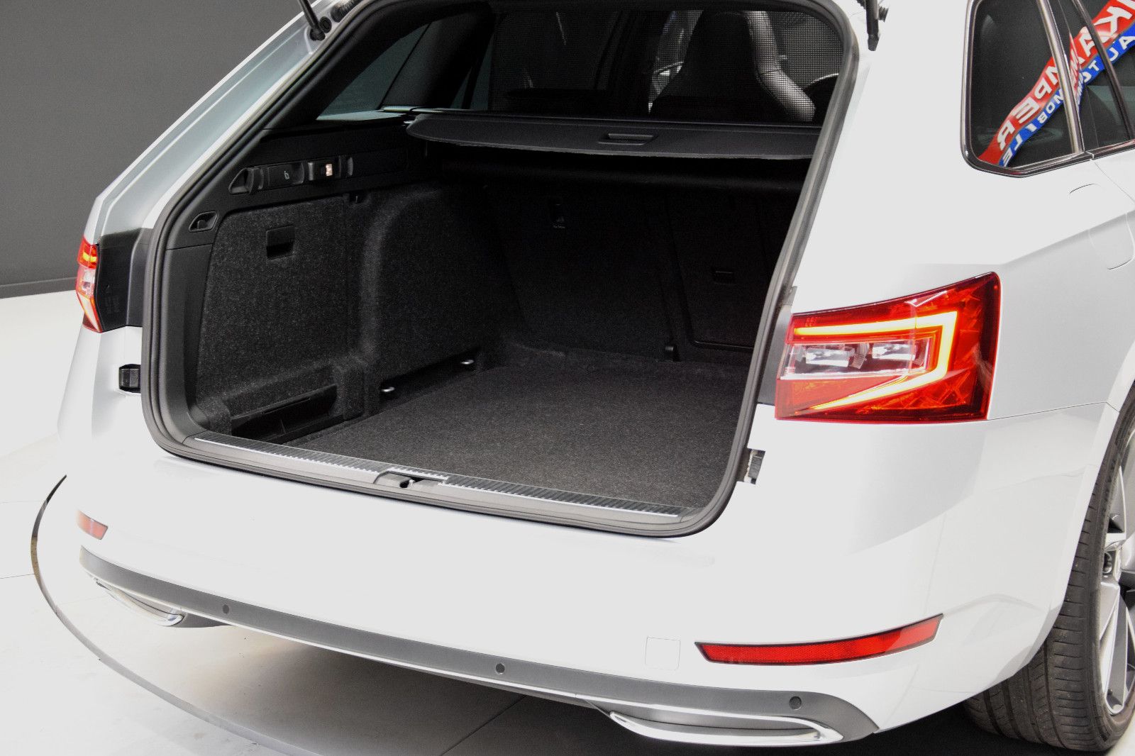 Fahrzeugabbildung SKODA Superb Combi Sportline DSG Pano. Bi-Xenon Memory