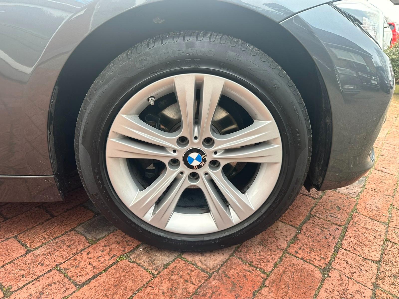 BMW Touring 318 i Sport Line TMP SZH LED NAVI PANO