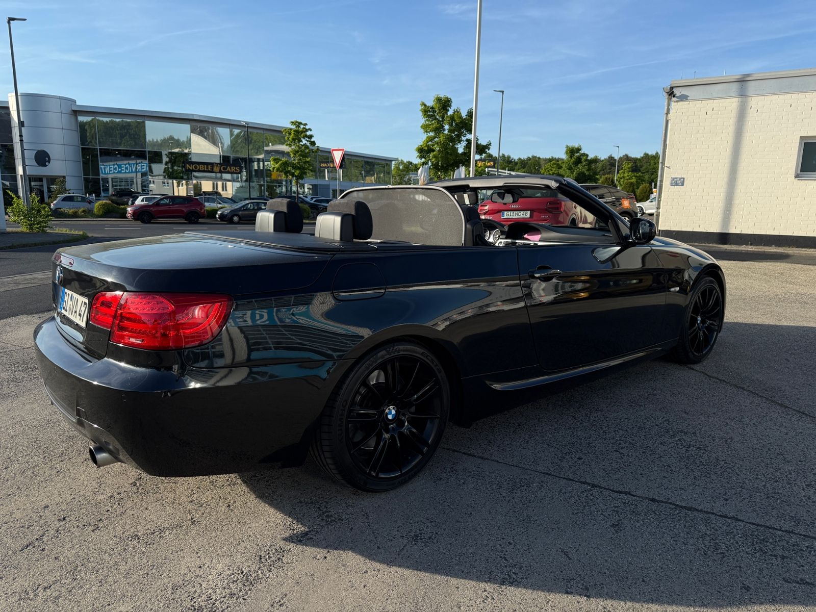 Fahrzeugabbildung BMW 335i Cabrio M-Paket H/K XENON NAVI