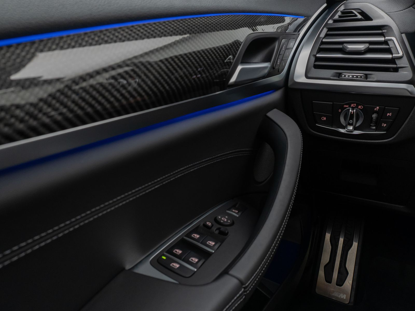 Fahrzeugabbildung BMW X4 M Competition 360°Laser Panorama HUD DAB H/K