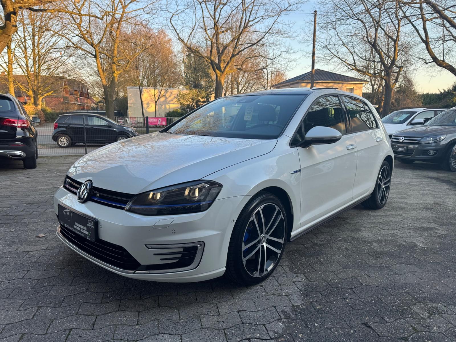 Volkswagen Golf VII Lim. GTE 1.4 Automatik+Panorama+Kamera.