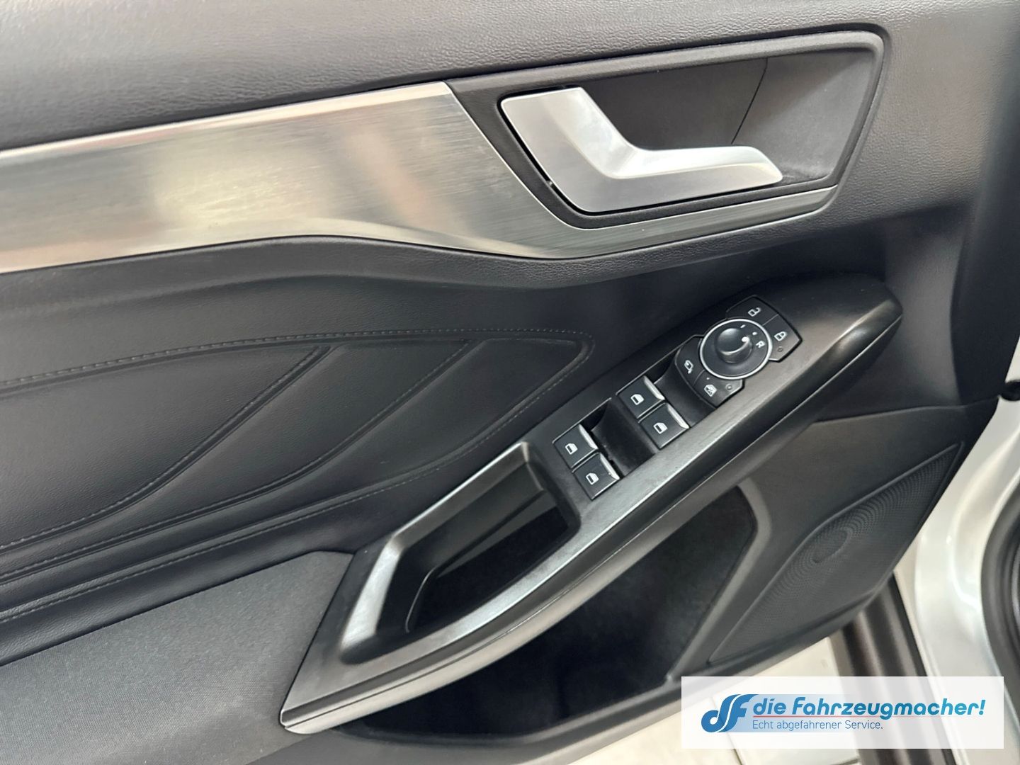 Fahrzeugabbildung Ford Focus Turnier Titanium X Navi Digitales Cockpit