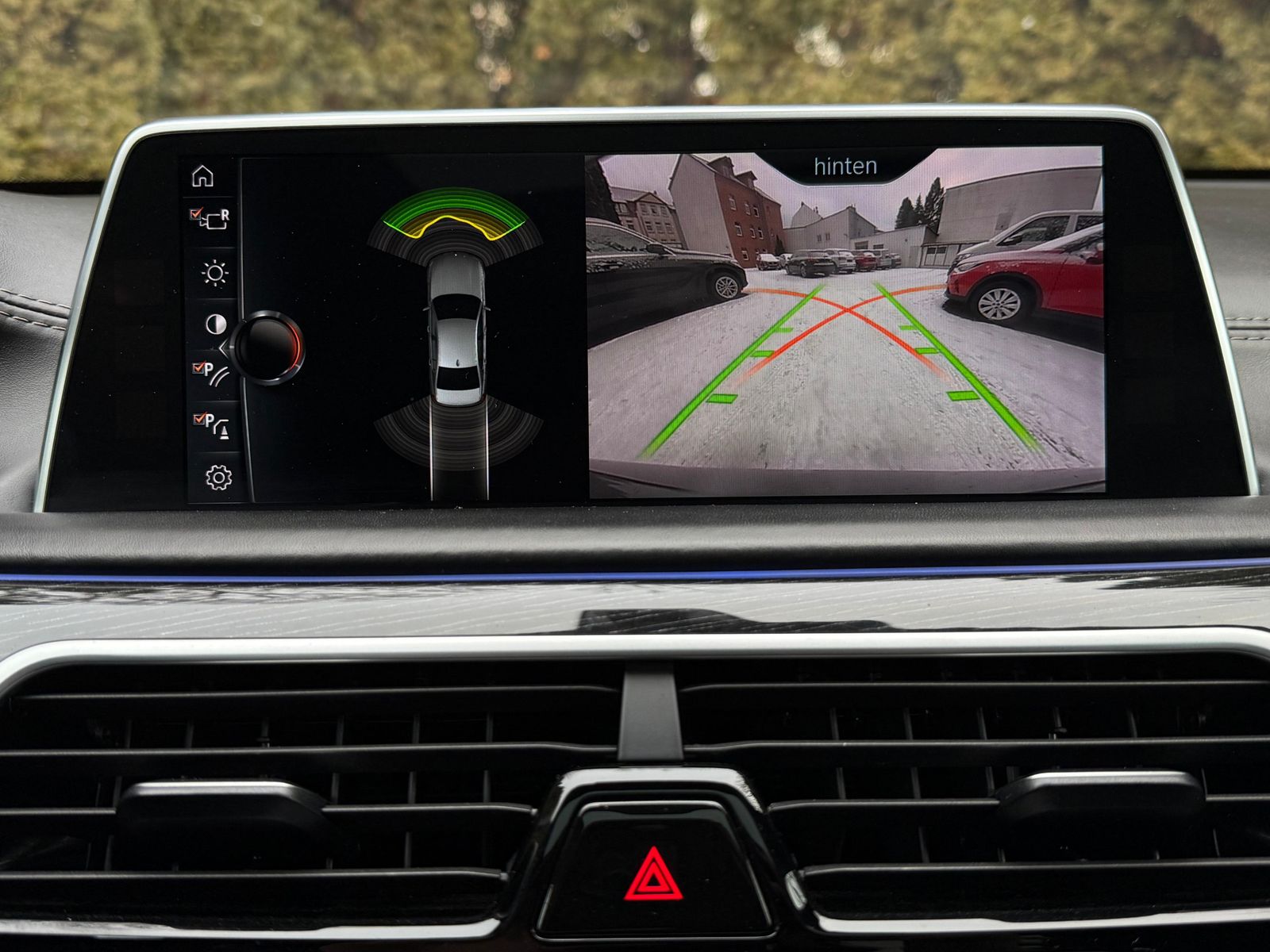 Fahrzeugabbildung BMW 750 L d xDrive M Paket LED+NAV+SHZ+MEMO+PANO+KAM