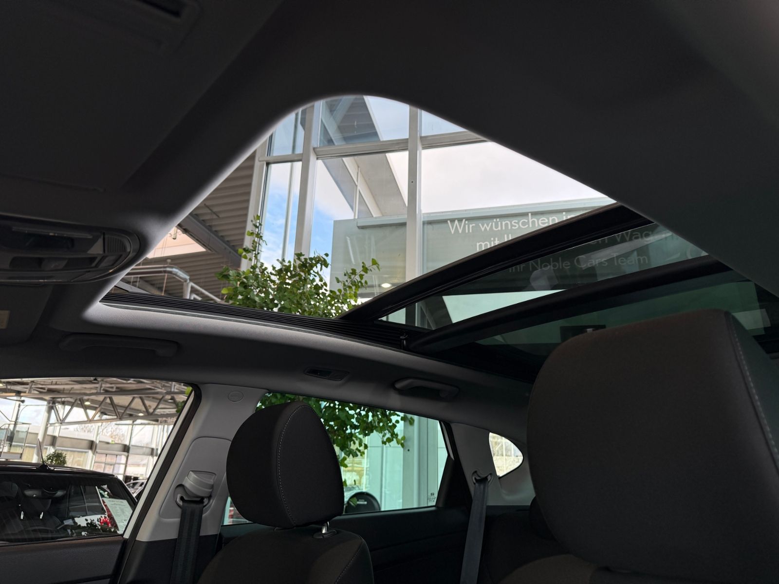 Fahrzeugabbildung Hyundai TUCSON Premium 4WD PANO AHK LED