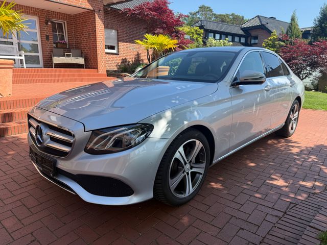 MERCEDES-BENZ E 200 d Limo. RKAMERA NAVI LED SCHECKHEFT
