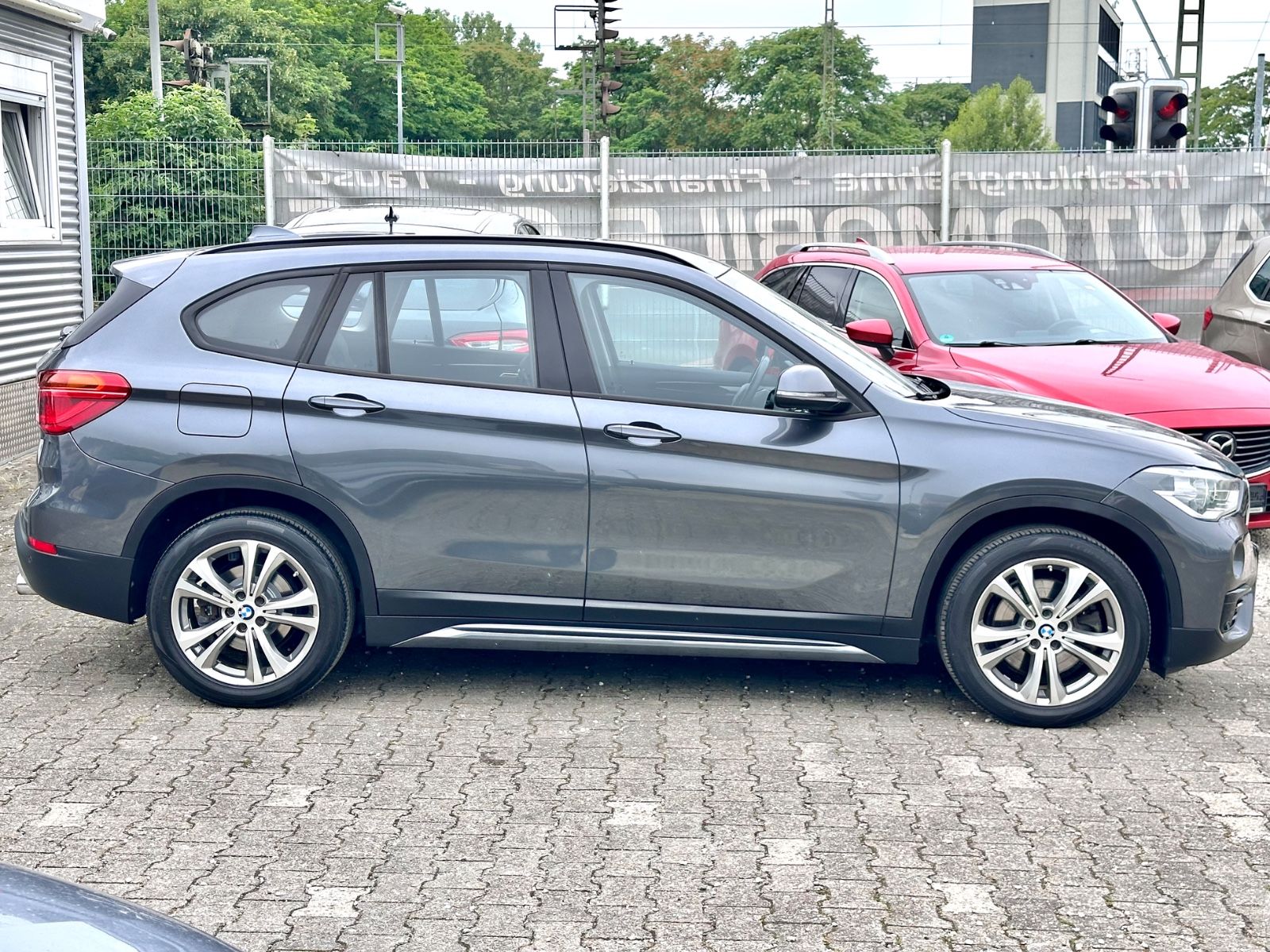 Fahrzeugabbildung BMW X1 xDRIVE 25 d SPORTLINE*HEAD-UP+AUTOM.+M.2017*