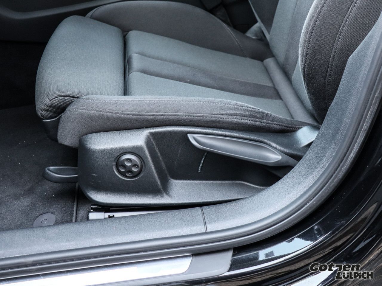 Fahrzeugabbildung Audi A4 Avant 35 TDI advanced Navi Standheizung LED
