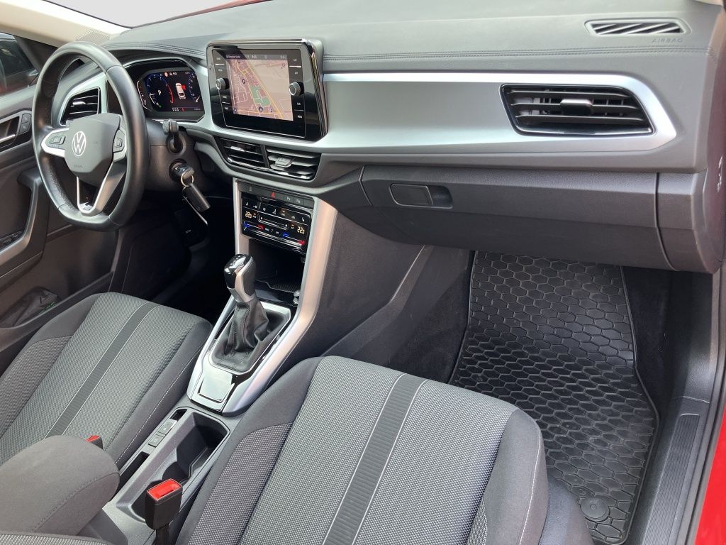 Fahrzeugabbildung Volkswagen T-Roc 1.5 TSI Life SITZH*NAVI*LED*KLIMAAUT*SITZH