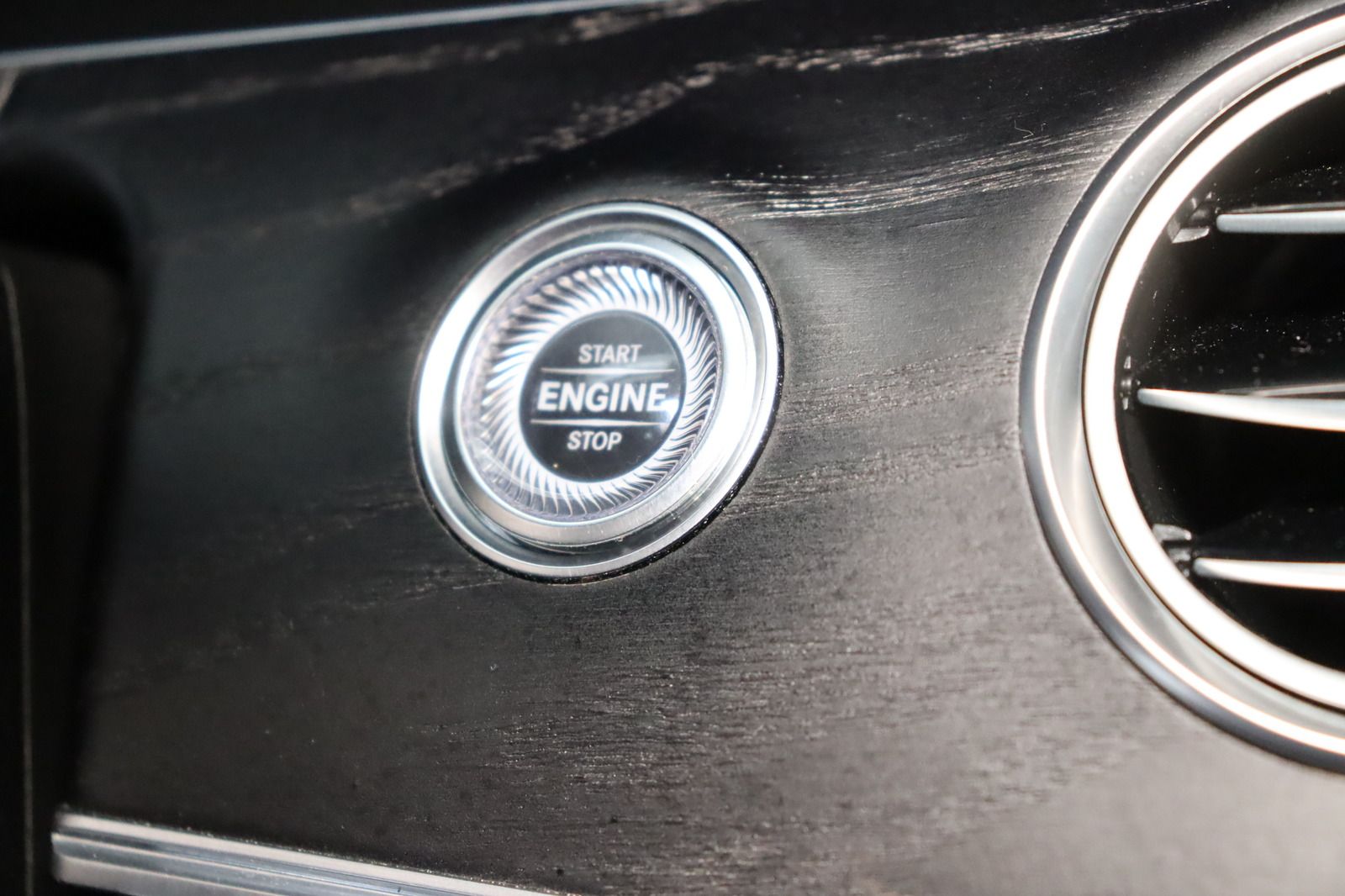 Fahrzeugabbildung Mercedes-Benz E 400 T 4Matic * Airmatic * STHZ * Memory AVANTG