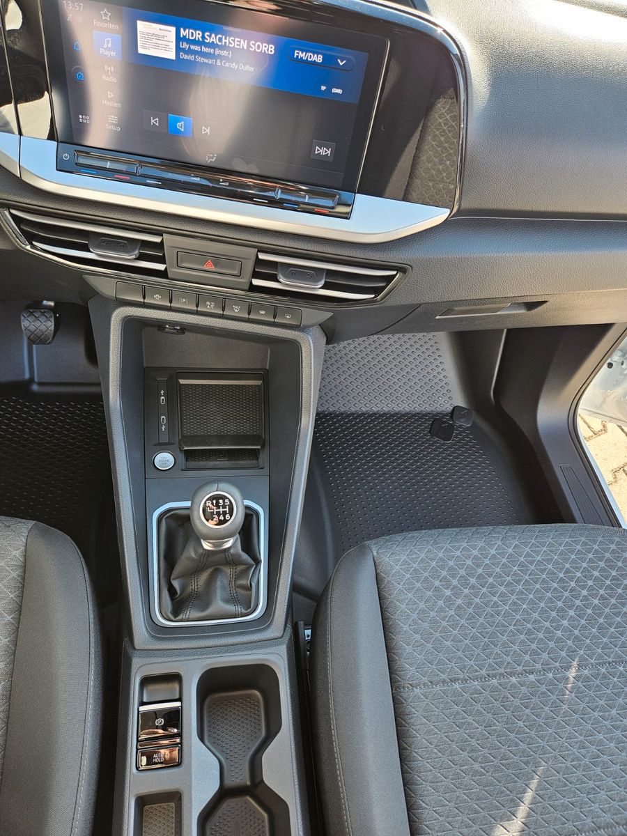 Fahrzeugabbildung Ford Transit Connect Limited L2 Kasten