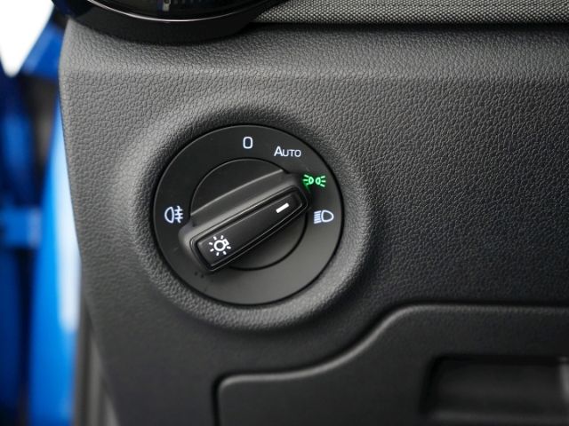 Fabia TOUR TSI+LED LICHT+PARKPILOT VO+HI+SITZHEI
