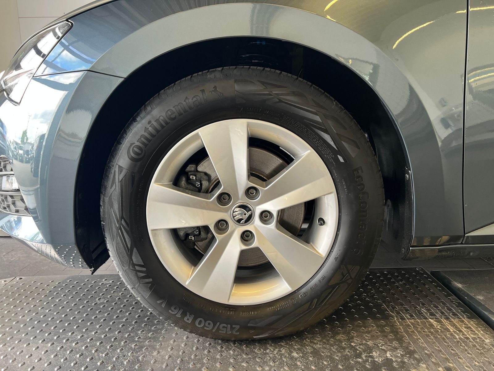 Fahrzeugabbildung SKODA Superb Combi Ambition 1.5 TSI *LED, Climatronic,