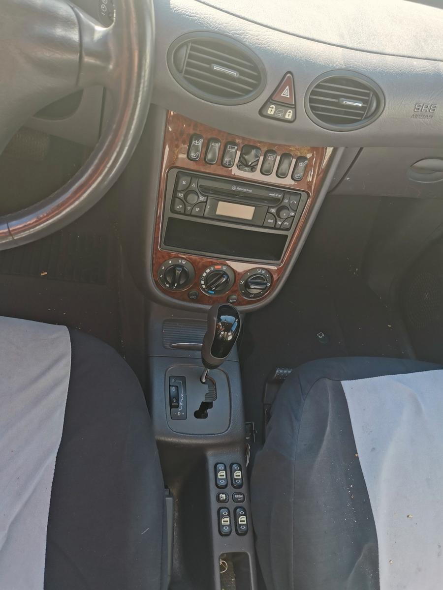 Mercedes-Benz A170 2006 — interior
