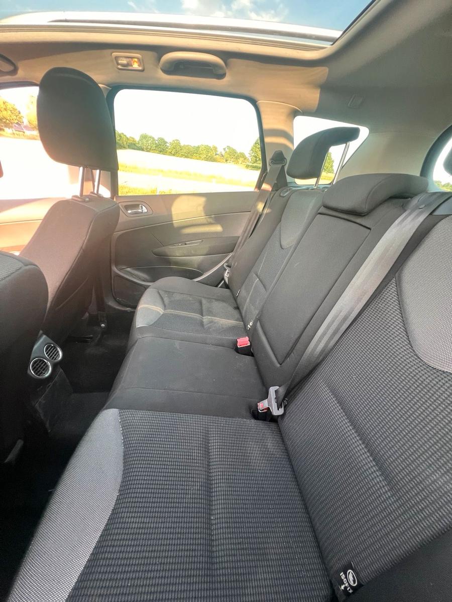 Peugeot 308 2010 — photo 9