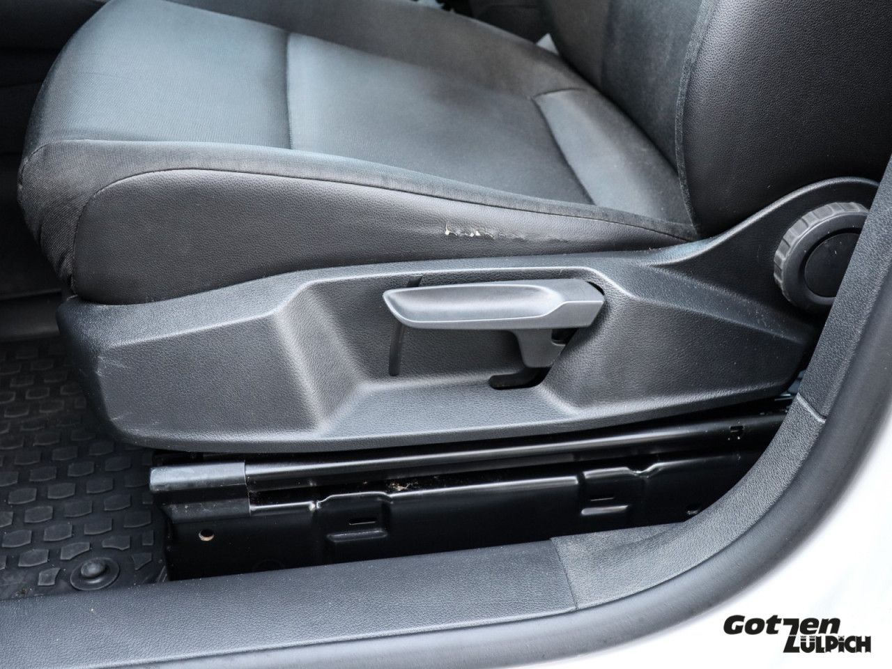 Fahrzeugabbildung Volkswagen Caddy Kombi 1,4TSI Navi Klima 5-Sitze AHK