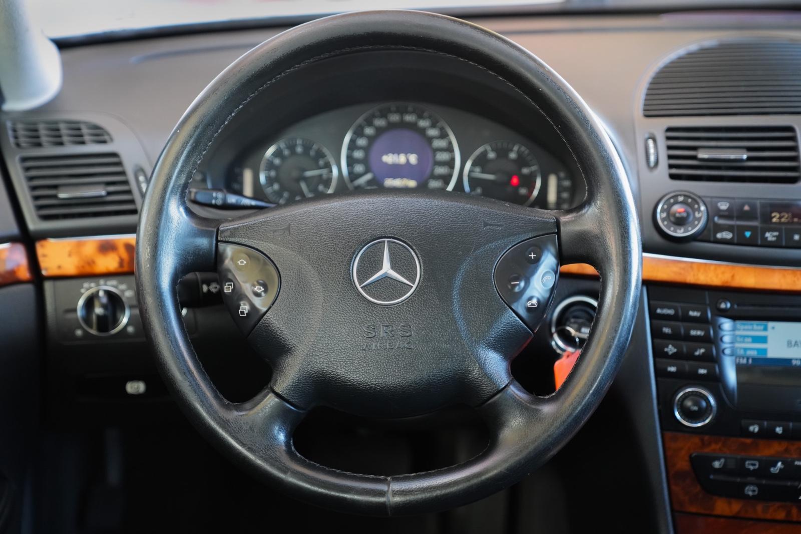 Mercedes-Benz E270 2004 — photo 11