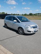Opel Zafira 1.8 Family  - Opel Zafira mit Benzin-Antrieb: Kleinbus, 1.8