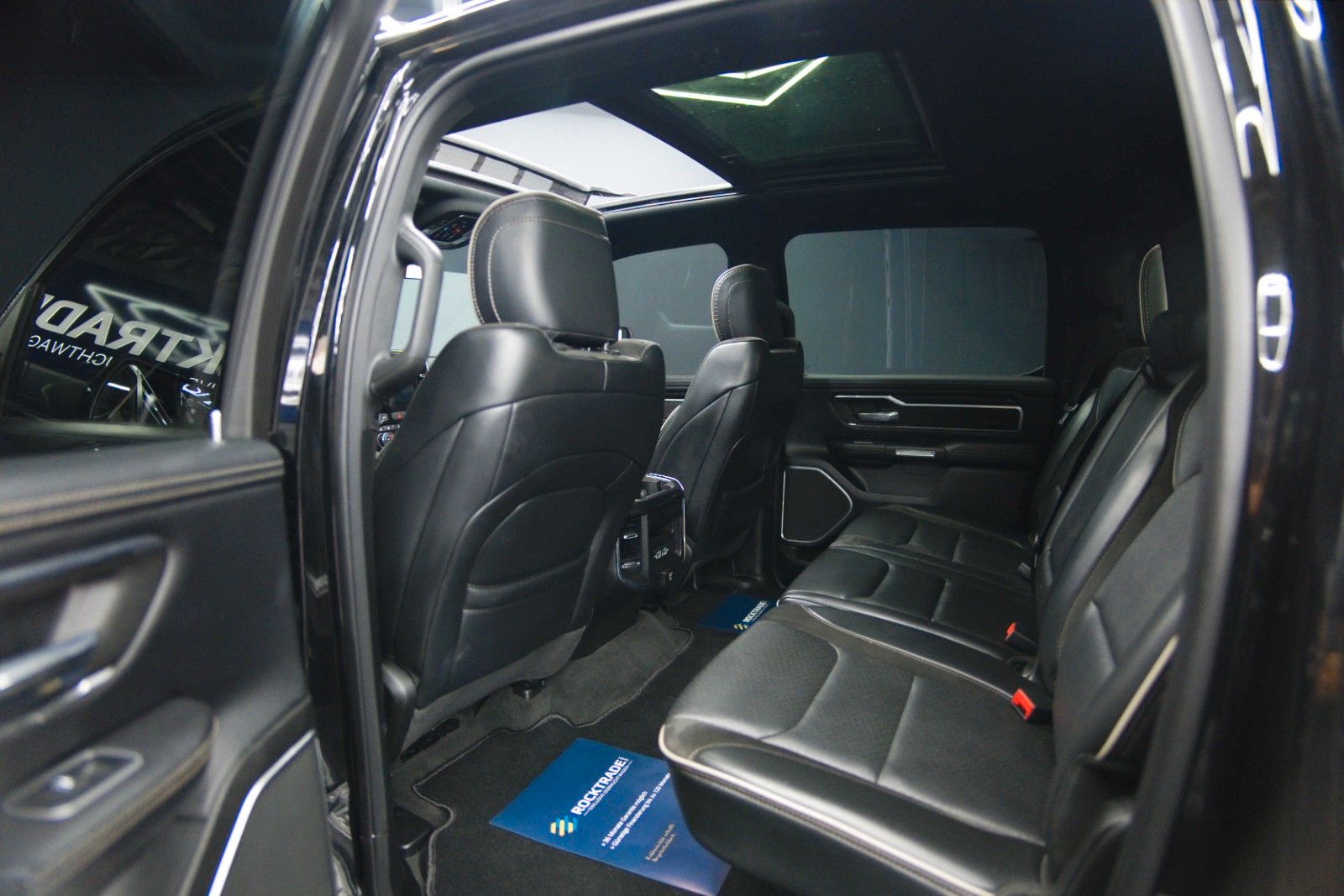 Fahrzeugabbildung Dodge RAM 5.7 V8 HEMI 4x4 Night LARAMIE LONGBED 19%