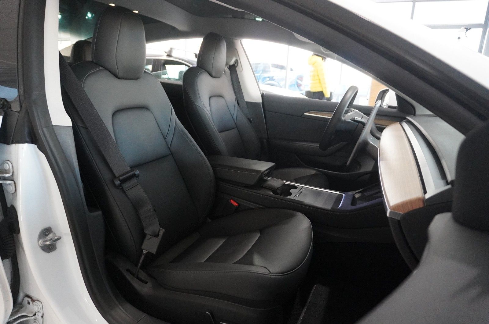 Fahrzeugabbildung Tesla Model 3 Standard Range Plus NAVI/KAMERA/SH/WÄRME