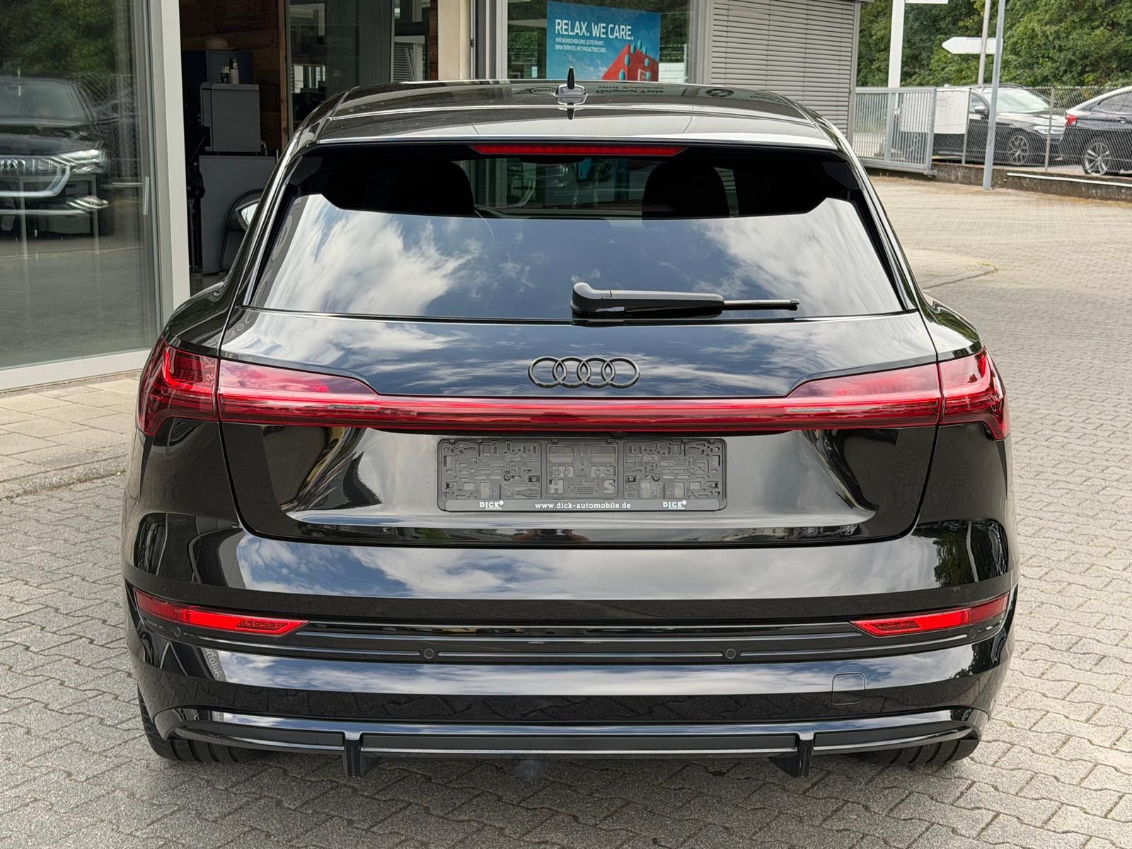 Fahrzeugabbildung Audi e-tron 55 QUAT 2X S LINE BLACK EDIT LUFT+360+AHK