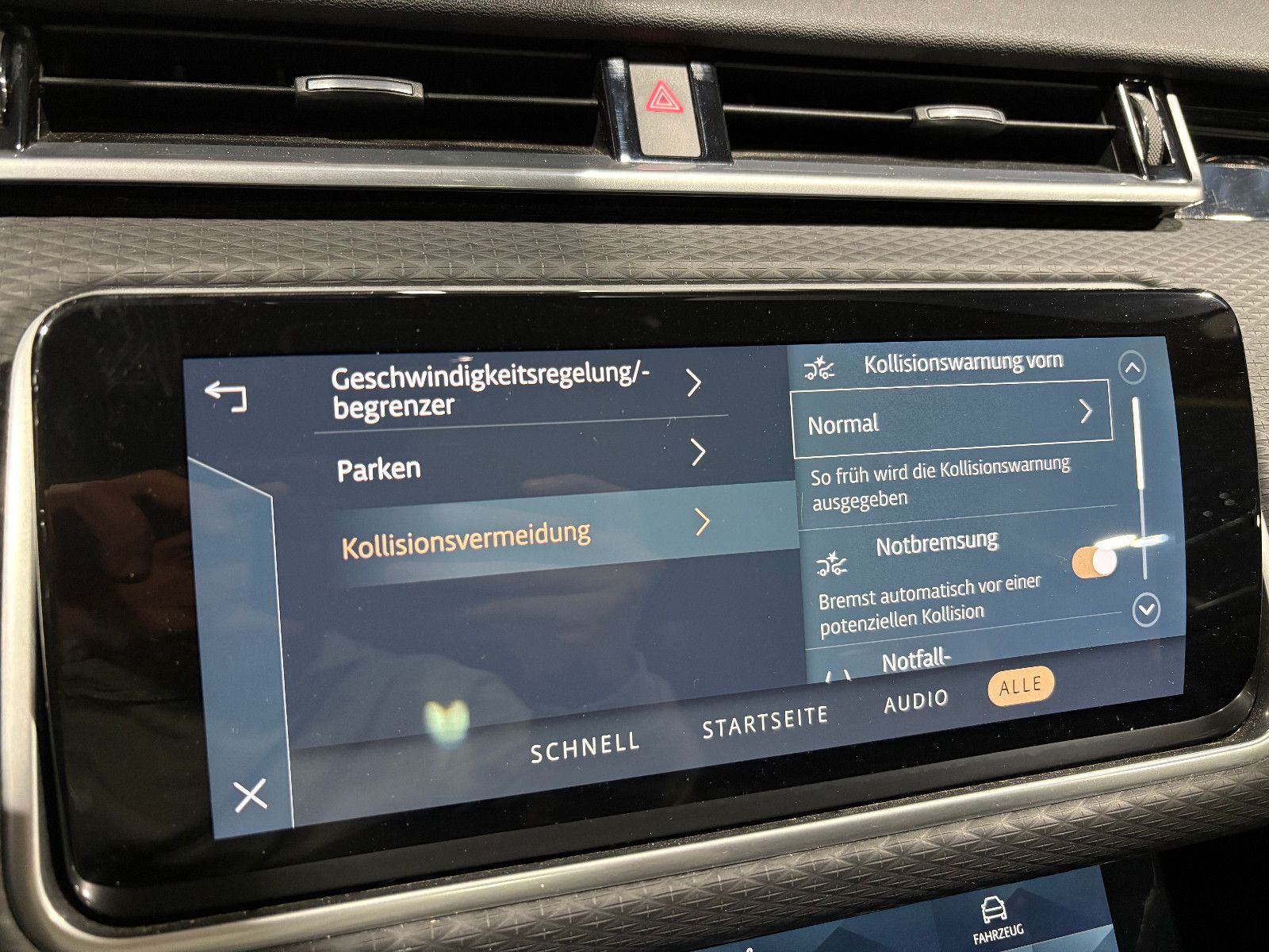 Fahrzeugabbildung Land Rover Range Rover Velar R-Dynamic SE/PANO/MEMORY/APPLE