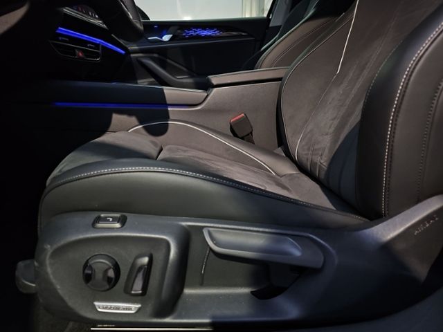 Fahrzeugabbildung Volkswagen Passat 2.0 TDI DSG Elegance LED-MATRIX NAVI AHK