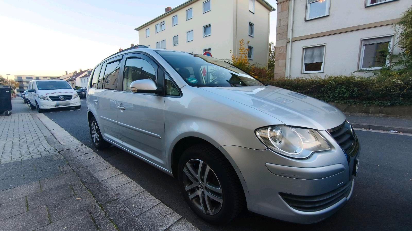Volkswagen Touran 2008 — interior