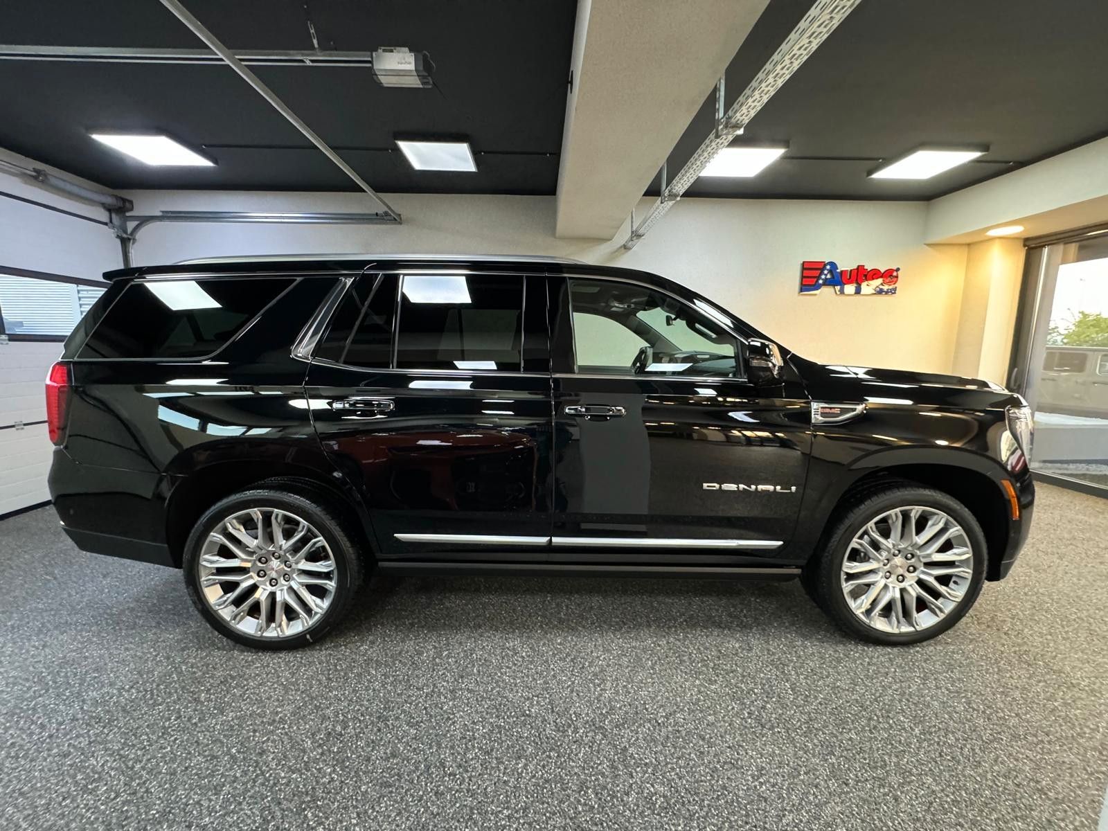 Fahrzeugabbildung GMC YUKON DENALI 2026-24" RÄDER, ENTERTAINMENT