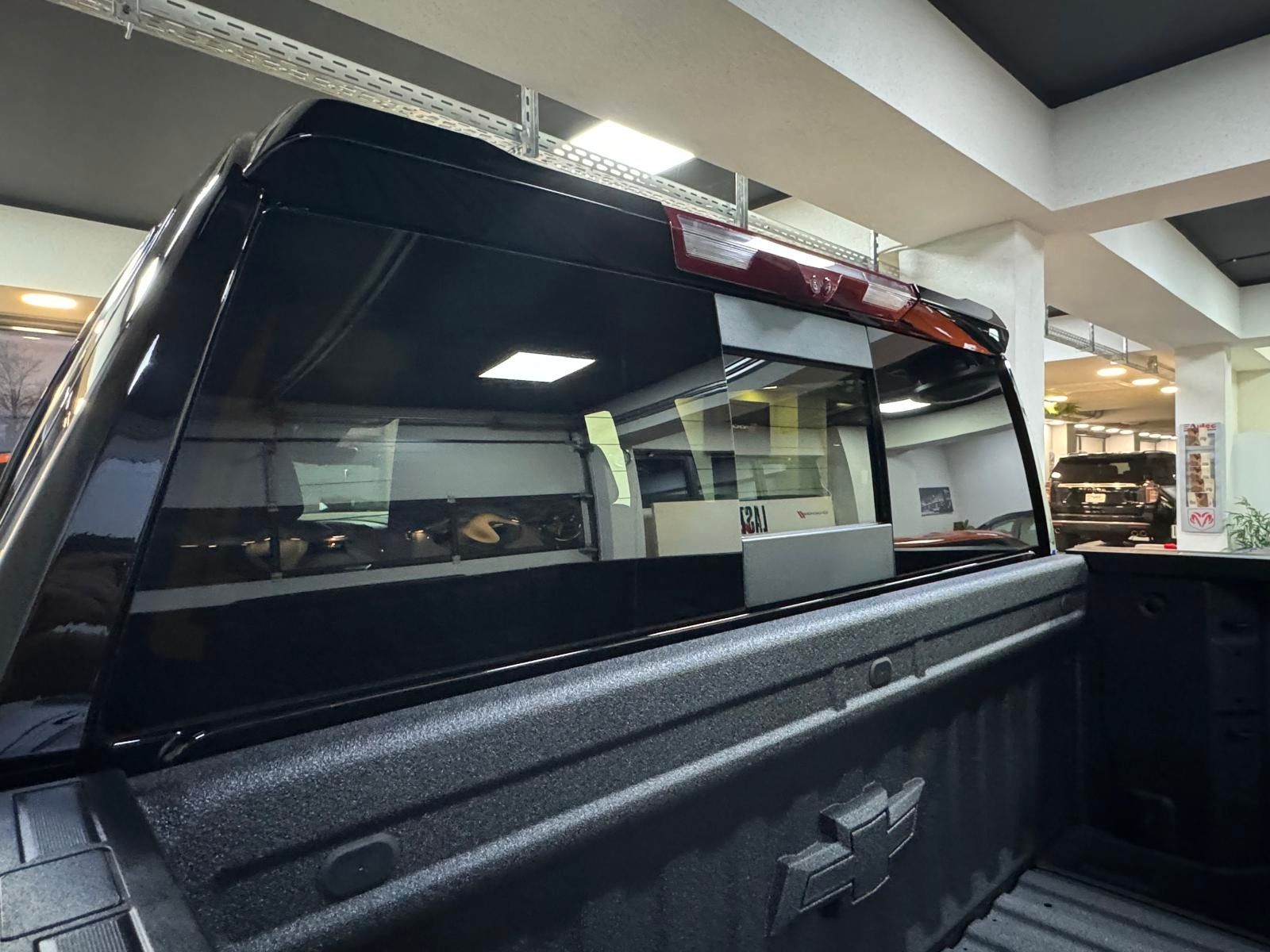 Fahrzeugabbildung Chevrolet 26 SILVERADO MIDNIGHT HIGH COUNTRY 6.2L V8-4x4