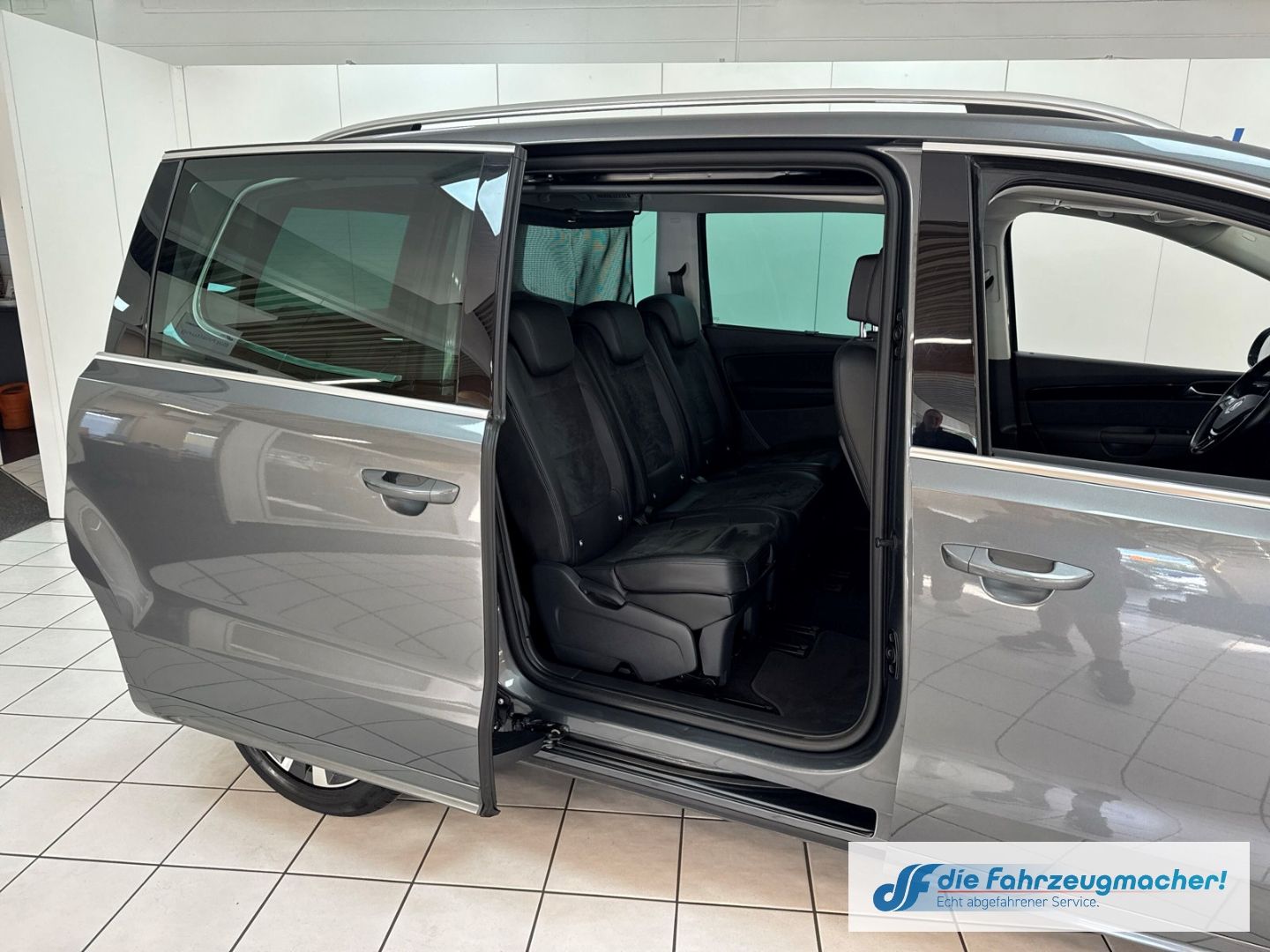 Fahrzeugabbildung Volkswagen Sharan Highline BMT Start-Stopp Sportpaket Stand