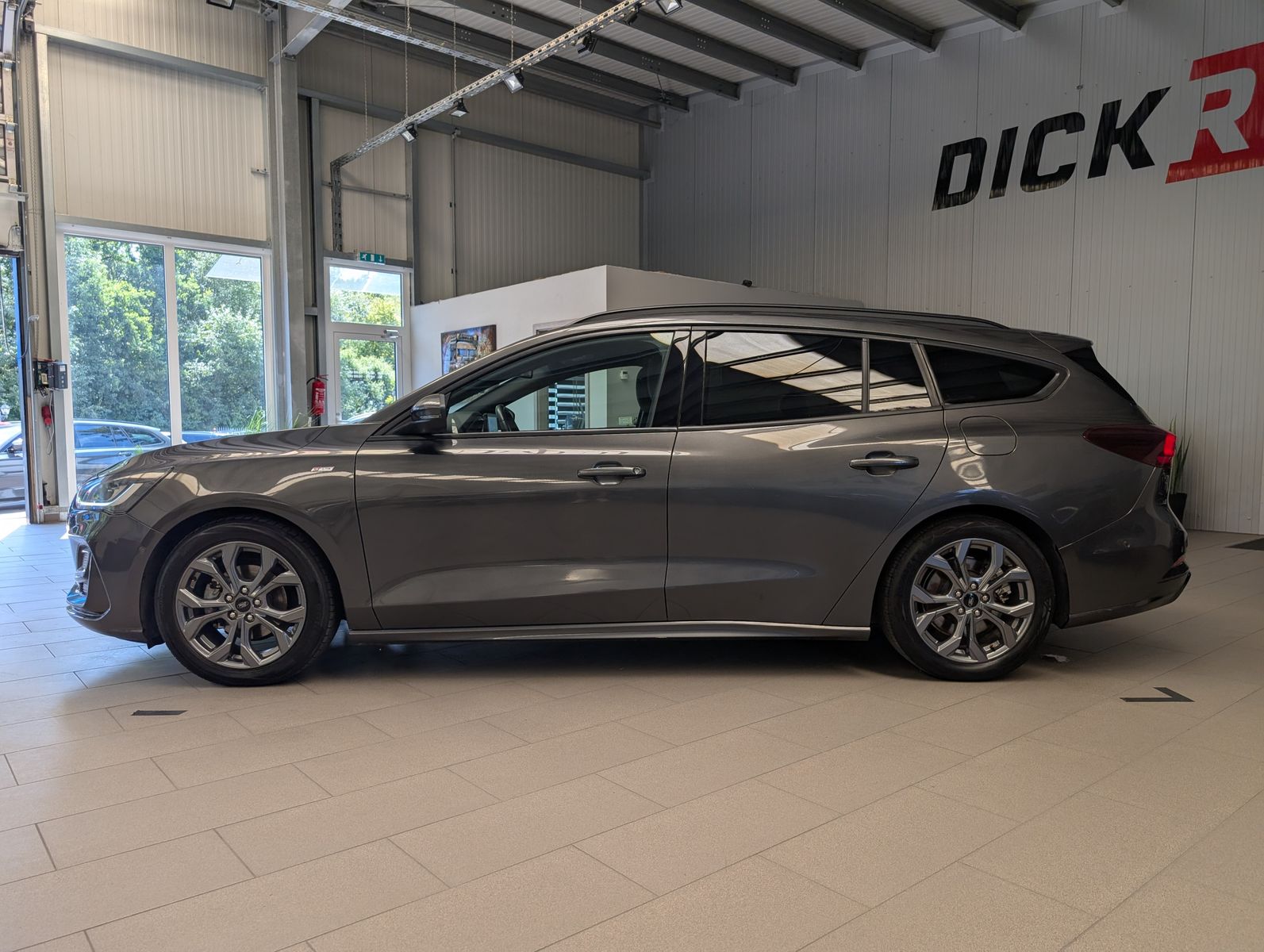 Fahrzeugabbildung Ford Focus 1.0 EB ST-Line ACC LED CAM Styling WINTER