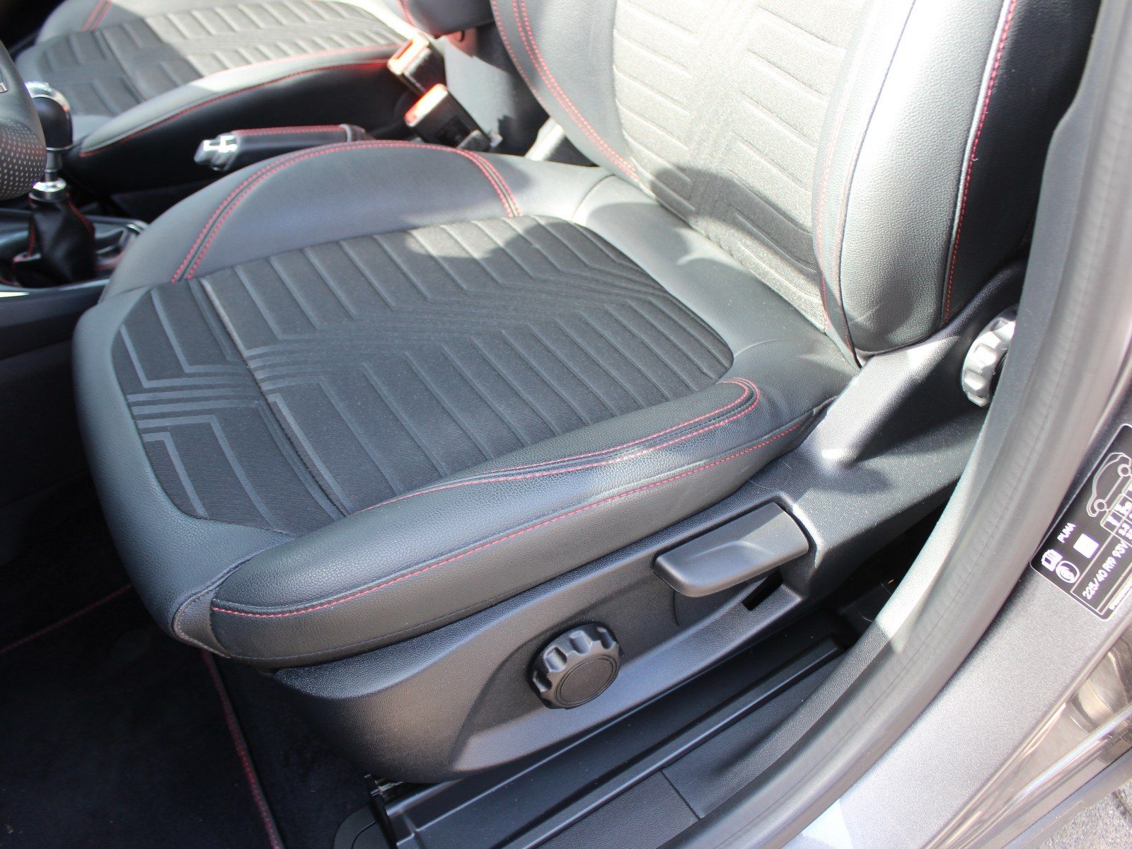 Fahrzeugabbildung Ford Puma ST-Line X 1,0 EcoBoost Mild Hybrid