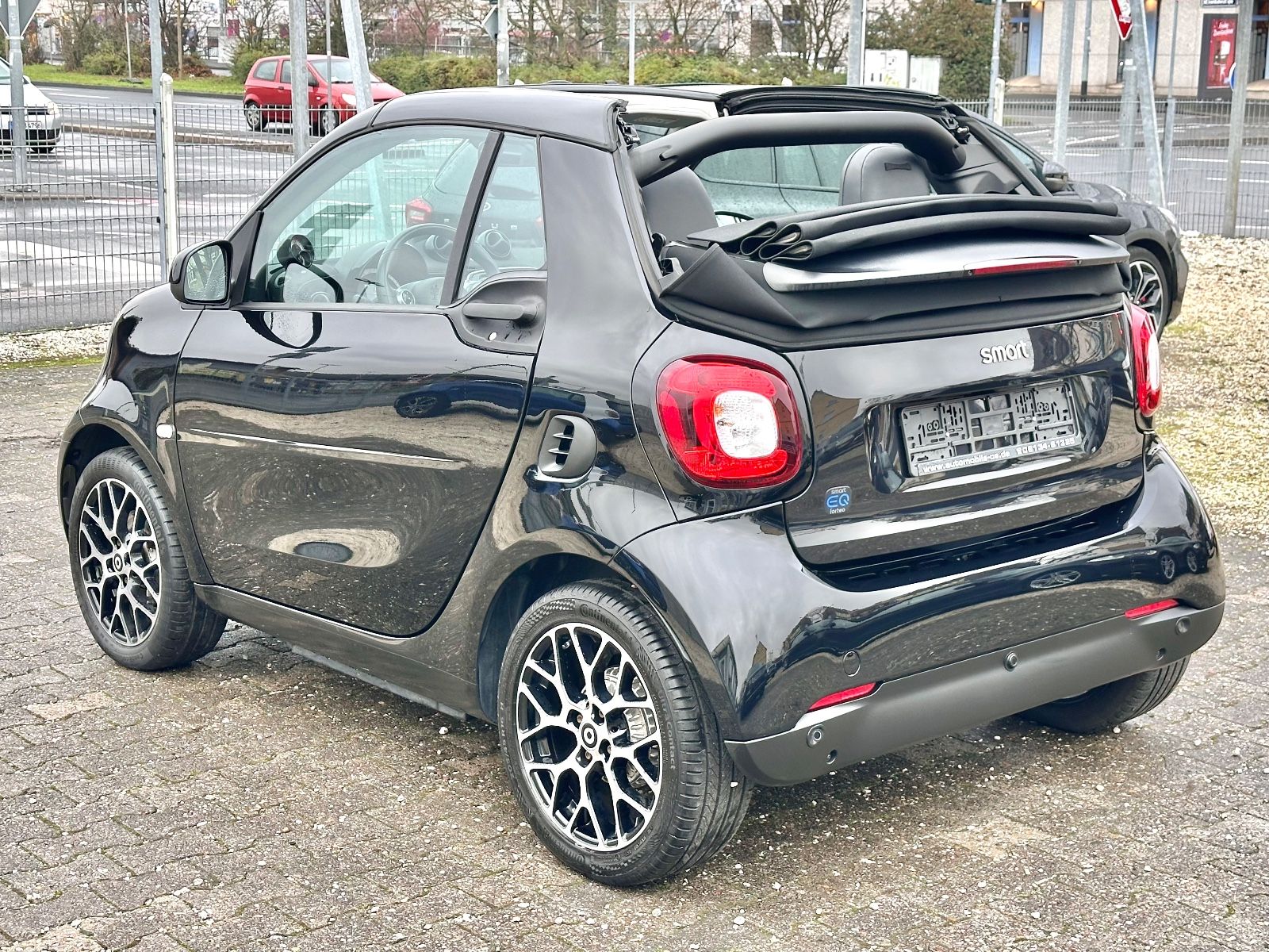 Fahrzeugabbildung Smart ForTwo Prime Cabrio EQ /Voll-Leder/PDC/CarPlay