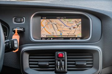 Fahrzeugabbildung Volvo V40 Momentum |RÜCKFAHRKAMERA|NAVI|PDC|SHZ|